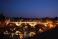 Mosty pes Tiberu, takov vt potok, zarostl plevelem...